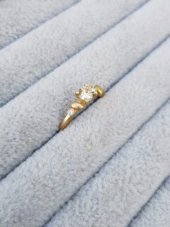 Yellow diamond ring with leaf details