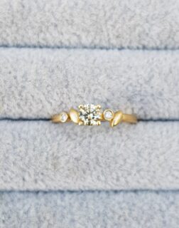 Yellow diamond ring with leaf details