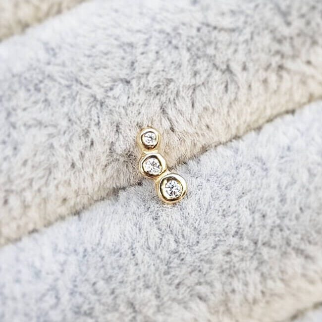 Single Decadence Three Dots Diamond Stud